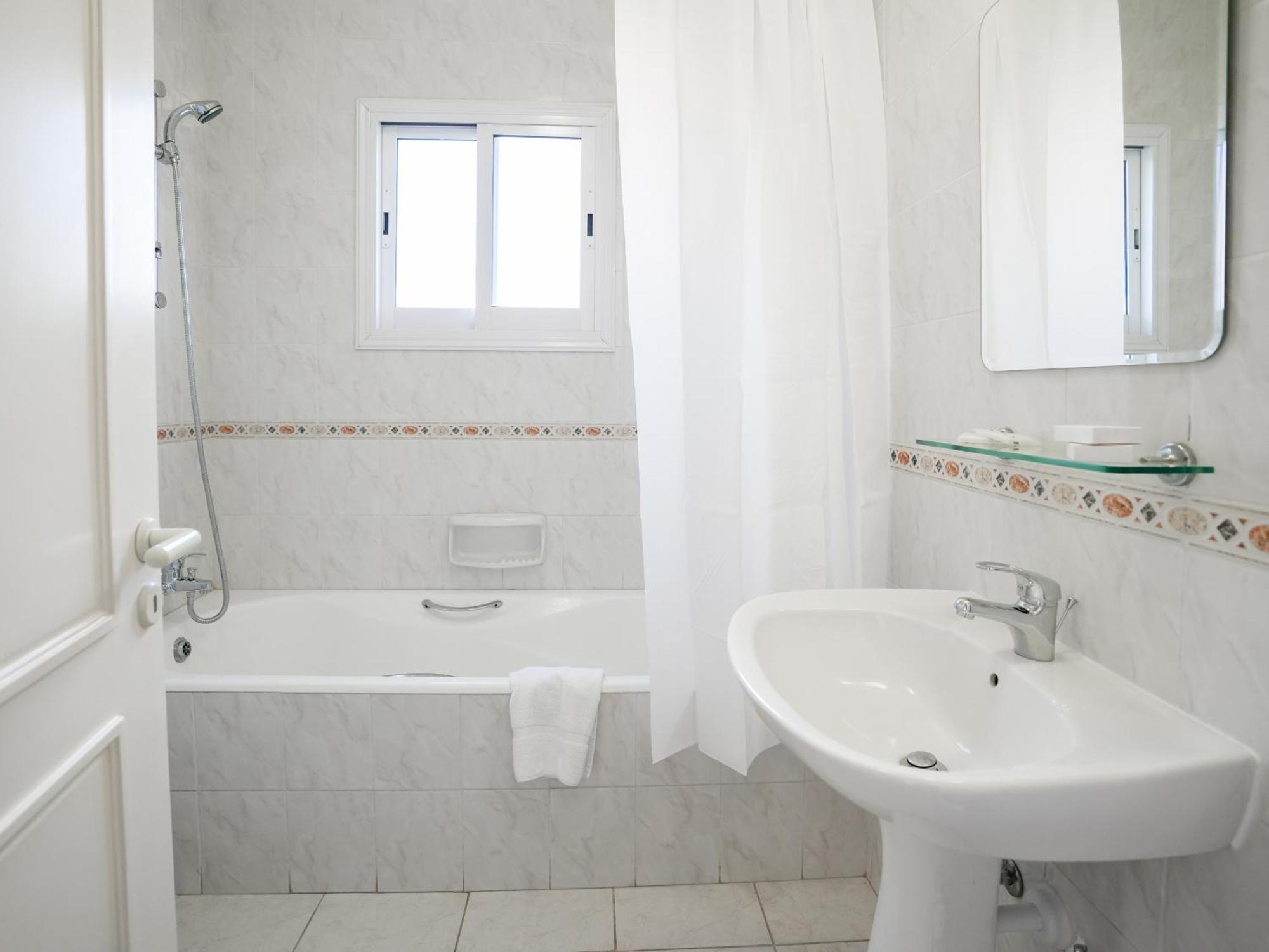 Resitour - Regina Gardens Apartment Paphos Luaran gambar